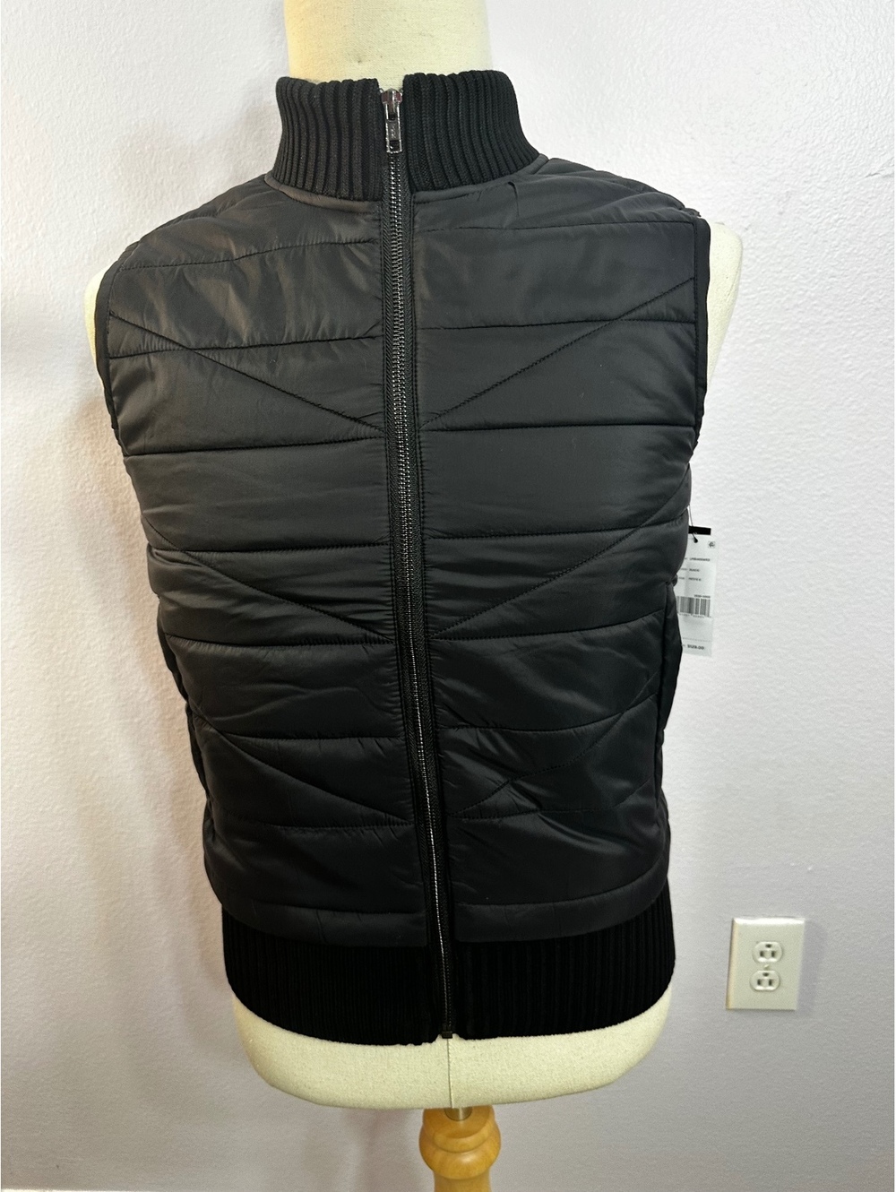 Liverpool Los Angeles Black Quilted and Ribbed Sleeveless Vest